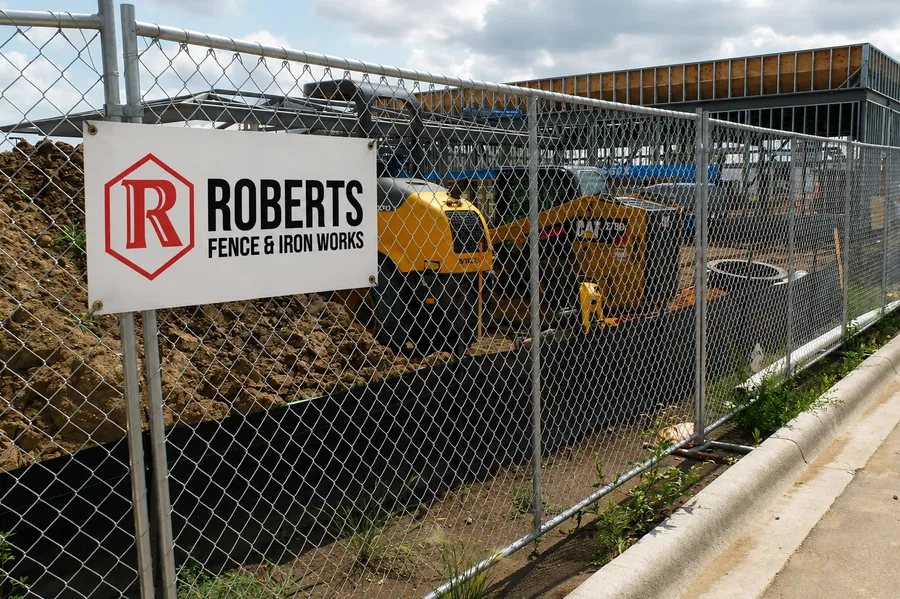Temporary chain link fence with a Roberts sign